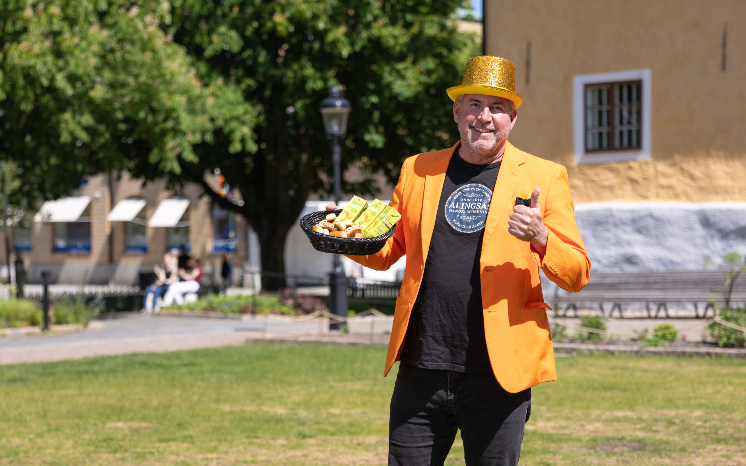 Vimpeln bjuder på bullar och saft